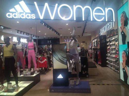 最新の企業 ソリューションについて 目まぐるしい小売りの戦場で、テクノロジーはどのようにして顧客の「最初の視線」と「最後の瞬間」を捉えることができるのでしょうか？