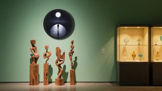 円形スクリーン - 長方形デジタルサイネージの単調さを打破